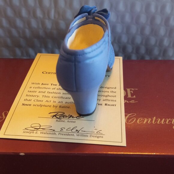Just The Right Shoe  By Raine Class Act  Mini Figurine 25042 - Picture 5 of 12